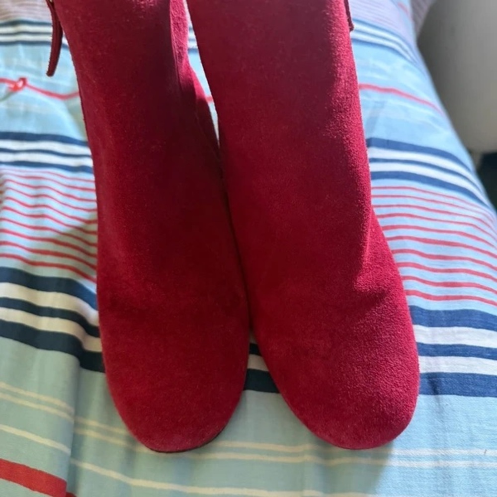 Chic Fuchsia Suede Heeled Boots - Picture 2 of 2